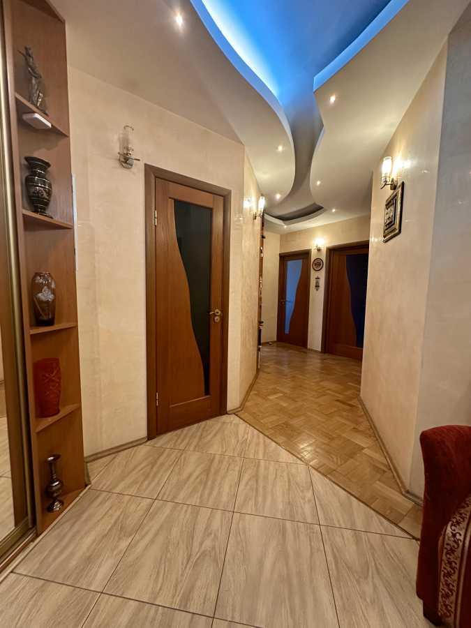 Продажа 4-комнатной квартиры 118 м², Победы просп., 125