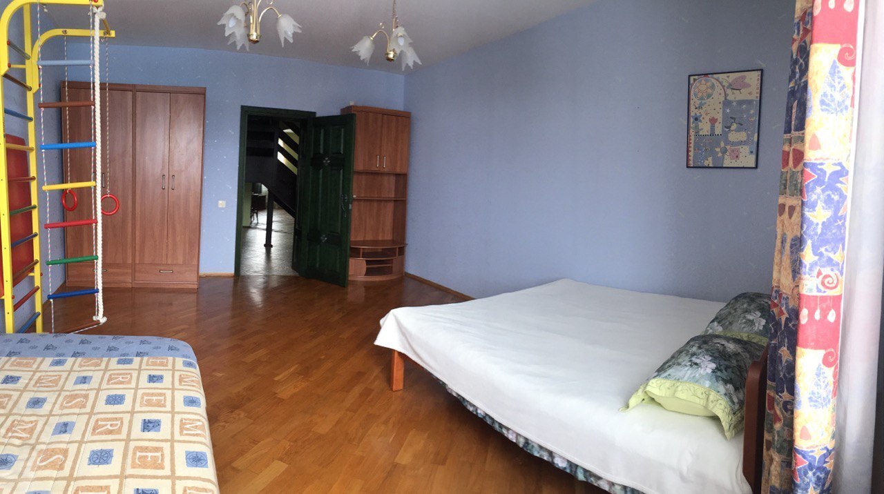 Оренда 3-кімнатної квартири 200 м², Костянтинівська вул.