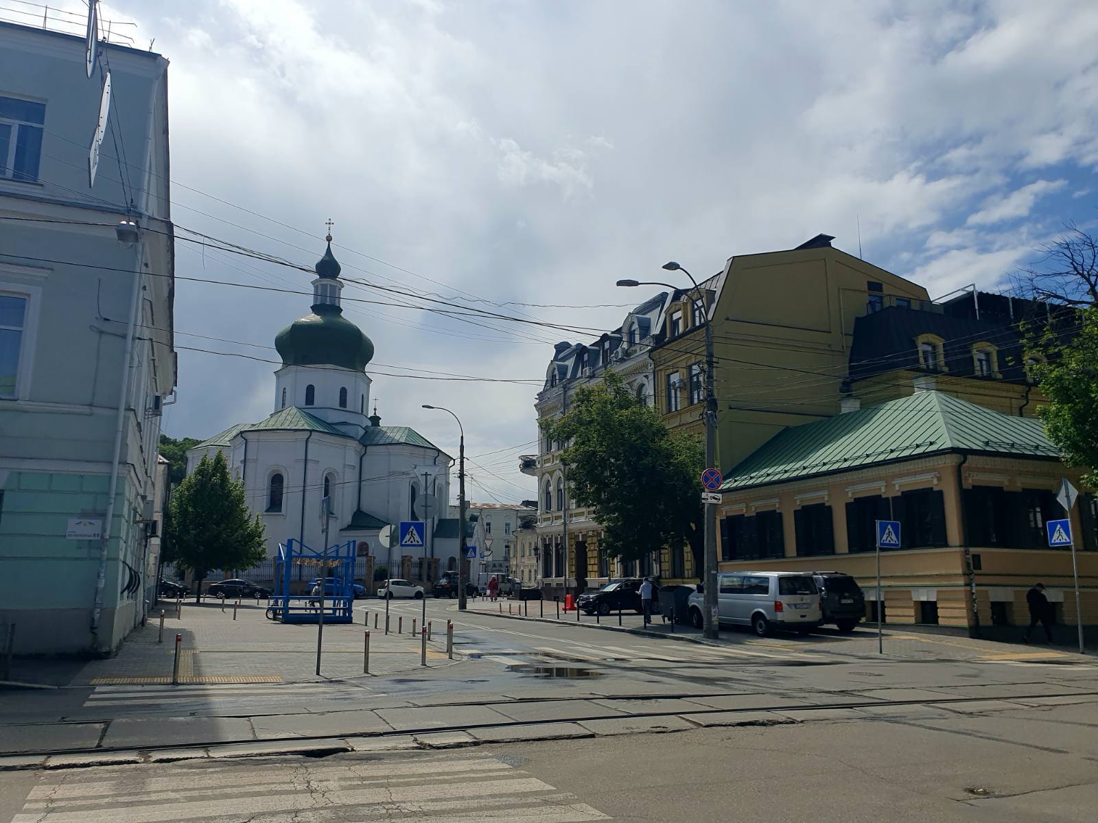 Оренда 3-кімнатної квартири 200 м², Костянтинівська вул.