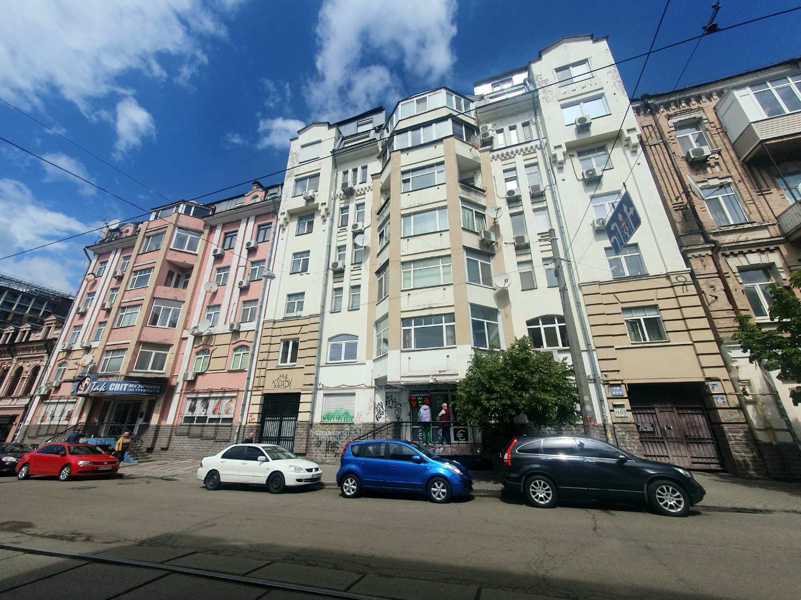 Оренда 3-кімнатної квартири 200 м², Костянтинівська вул.
