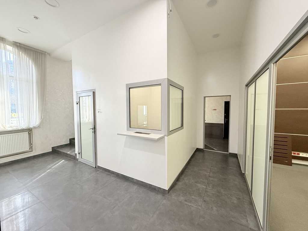 Оренда офісу 500 м², Генерала Алмазова вул., 12