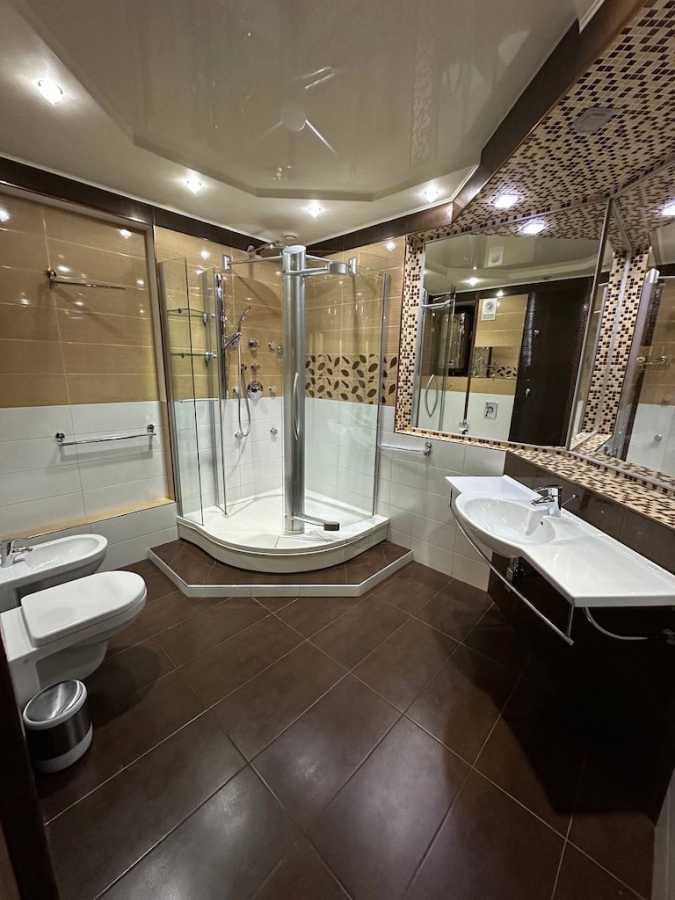 Продаж 5-кімнатної квартири 213 м², Срібнокільська вул., 1