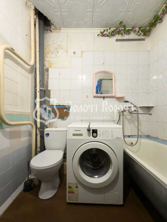 Продаж 1-кімнатної квартири 36 м², Симиренка вул., 18А