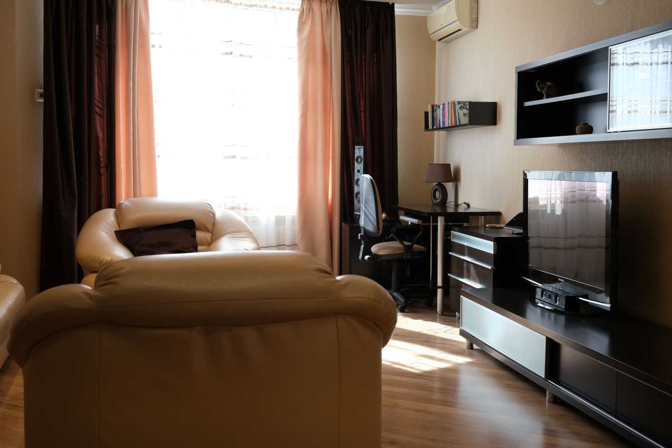Оренда 3-кімнатної квартири 116.7 м², Урлівська вул., 11/44
