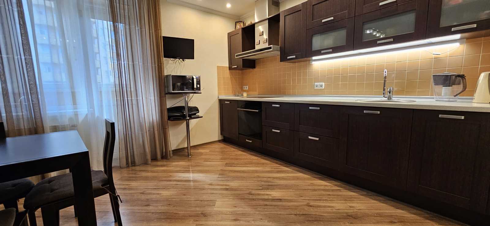 Оренда 3-кімнатної квартири 116.7 м², Урлівська вул., 11/44
