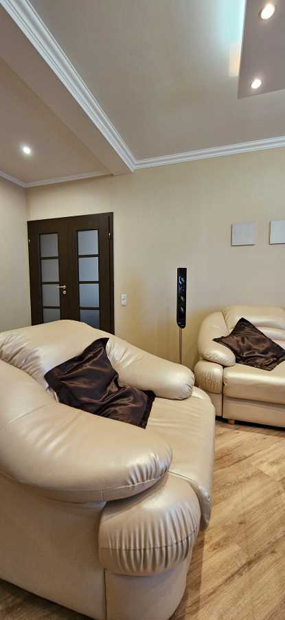 Оренда 3-кімнатної квартири 116.7 м², Урлівська вул., 11/44
