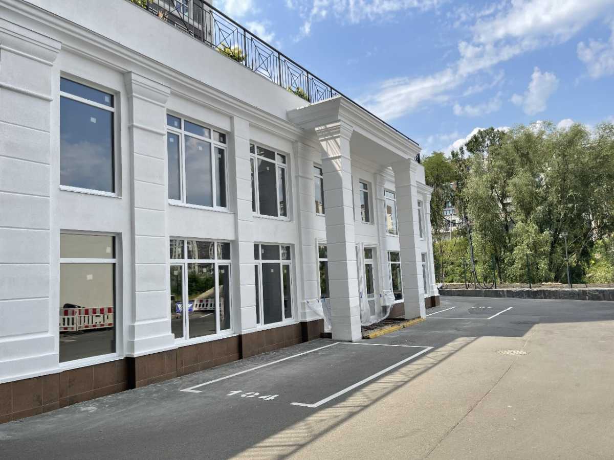 Аренда другого торгового помещения 590 м², Михаила Максимовича ул., 26