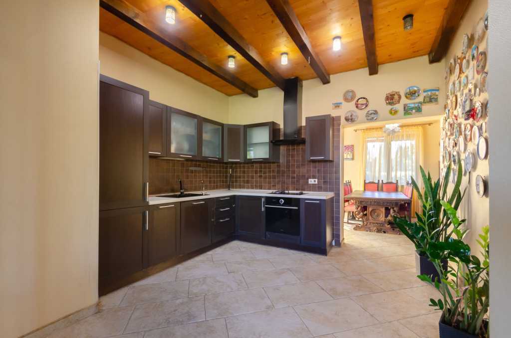 Продажа коттеджа 255 м², улица Садова, 47