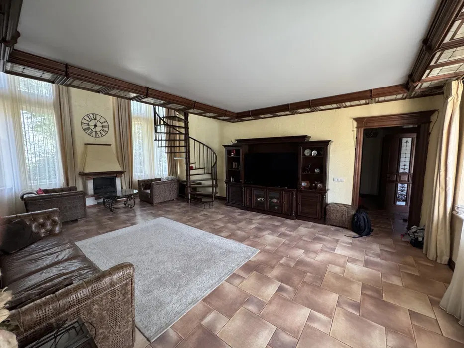 Оренда будинку 280 м²