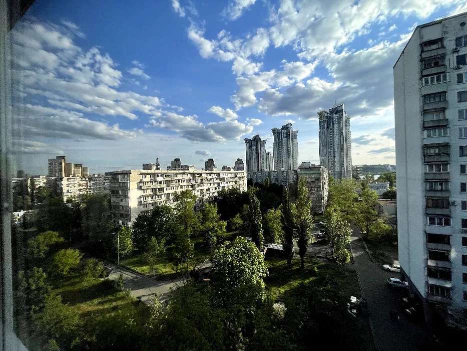 Продажа 1-комнатной квартиры 32 м², Ивана Миколайчука ул., 5