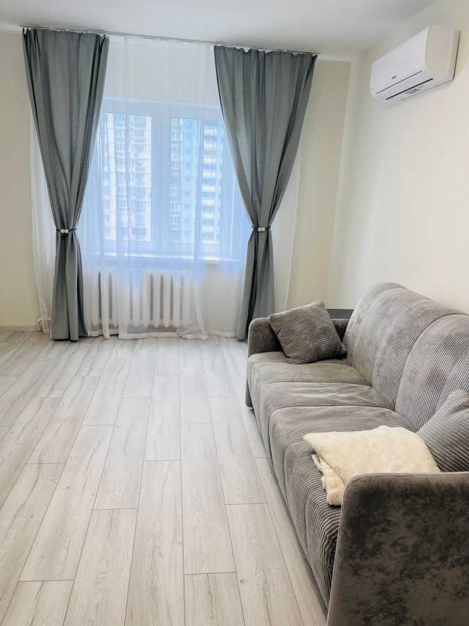 Аренда 1-комнатной квартиры 42 м², Михаила Котельникова ул., Драгоманова, 1к