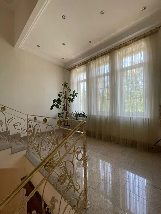 Оренда будинку 660 м², Отто Шмідта вул.