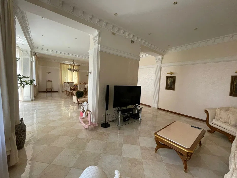 Оренда будинку 660 м², Отто Шмідта вул.