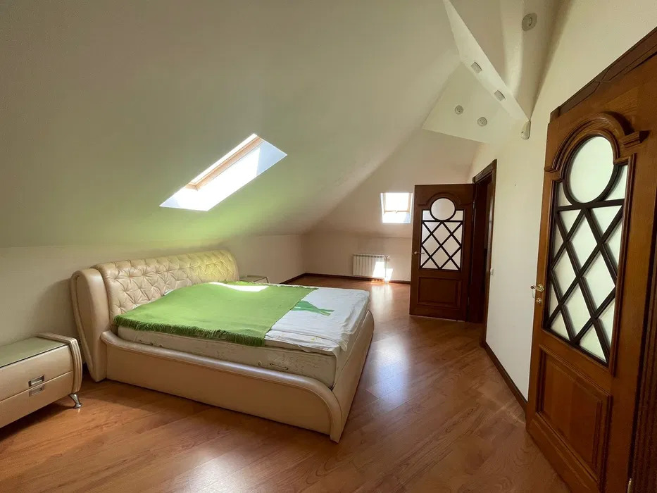 Оренда будинку 660 м², Отто Шмідта вул.