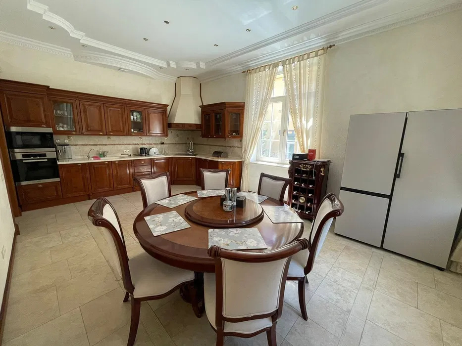 Оренда будинку 660 м², Отто Шмідта вул.