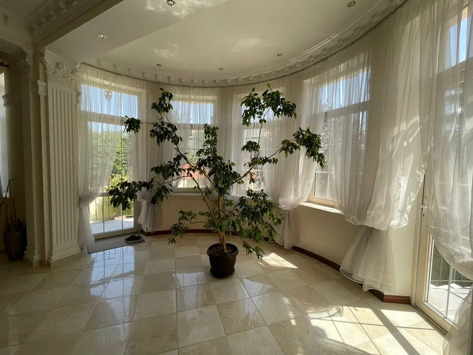 Оренда будинку 660 м², Отто Шмідта вул.