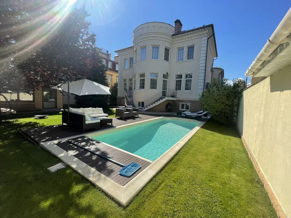 Оренда будинку 660 м², Отто Шмідта вул.