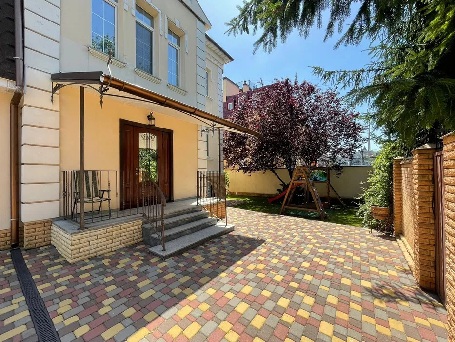 Оренда будинку 660 м², Отто Шмідта вул.