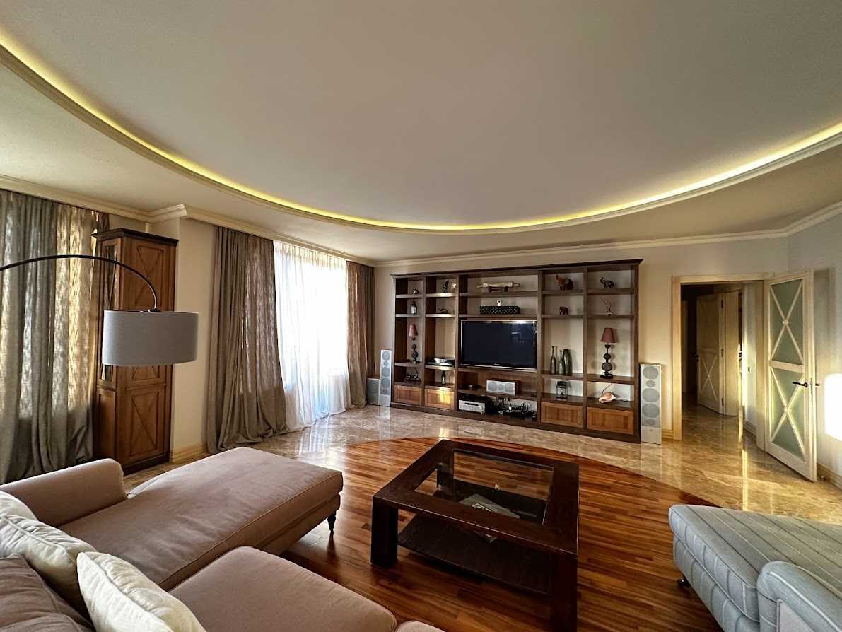 Оренда 3-кімнатної квартири 186 м², Жилянська вул., 59