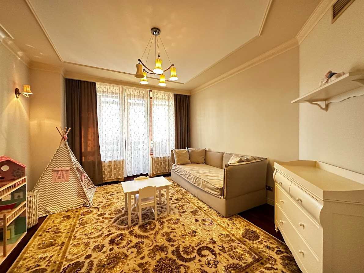 Оренда 3-кімнатної квартири 186 м², Жилянська вул., 59