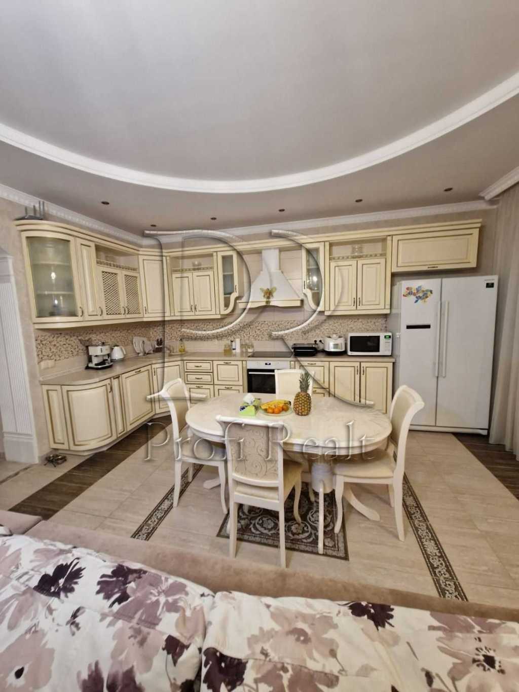 Продаж будинку 215 м², Богатирська вул.