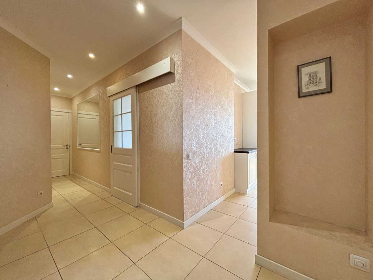 Продажа 2-комнатной квартиры 92 м², Михаила Максимовича ул., 3Г