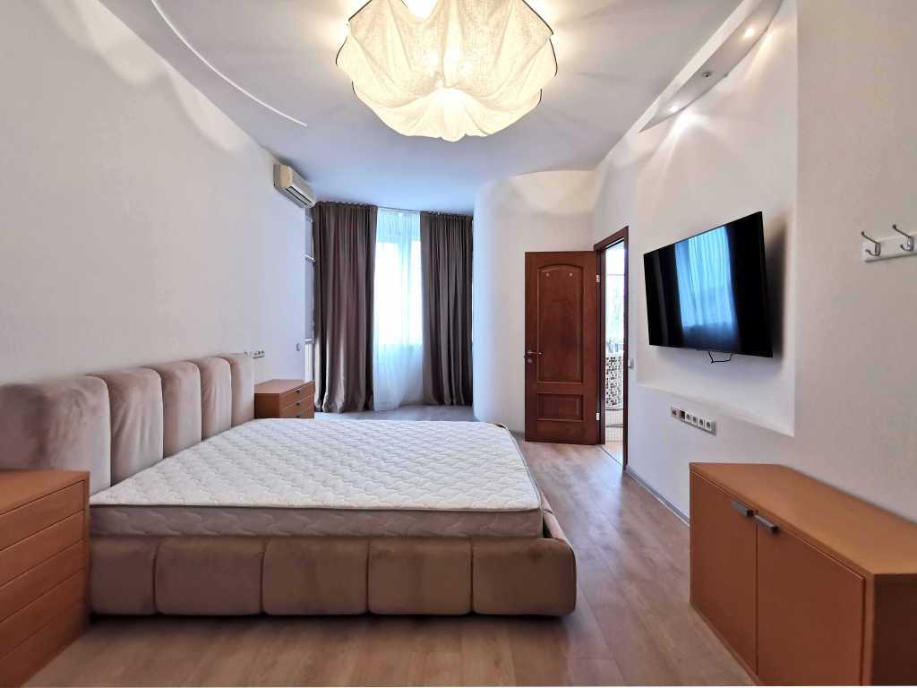 Аренда 4-комнатной квартиры 153 м², Богдана Хмельницкого ул., 41