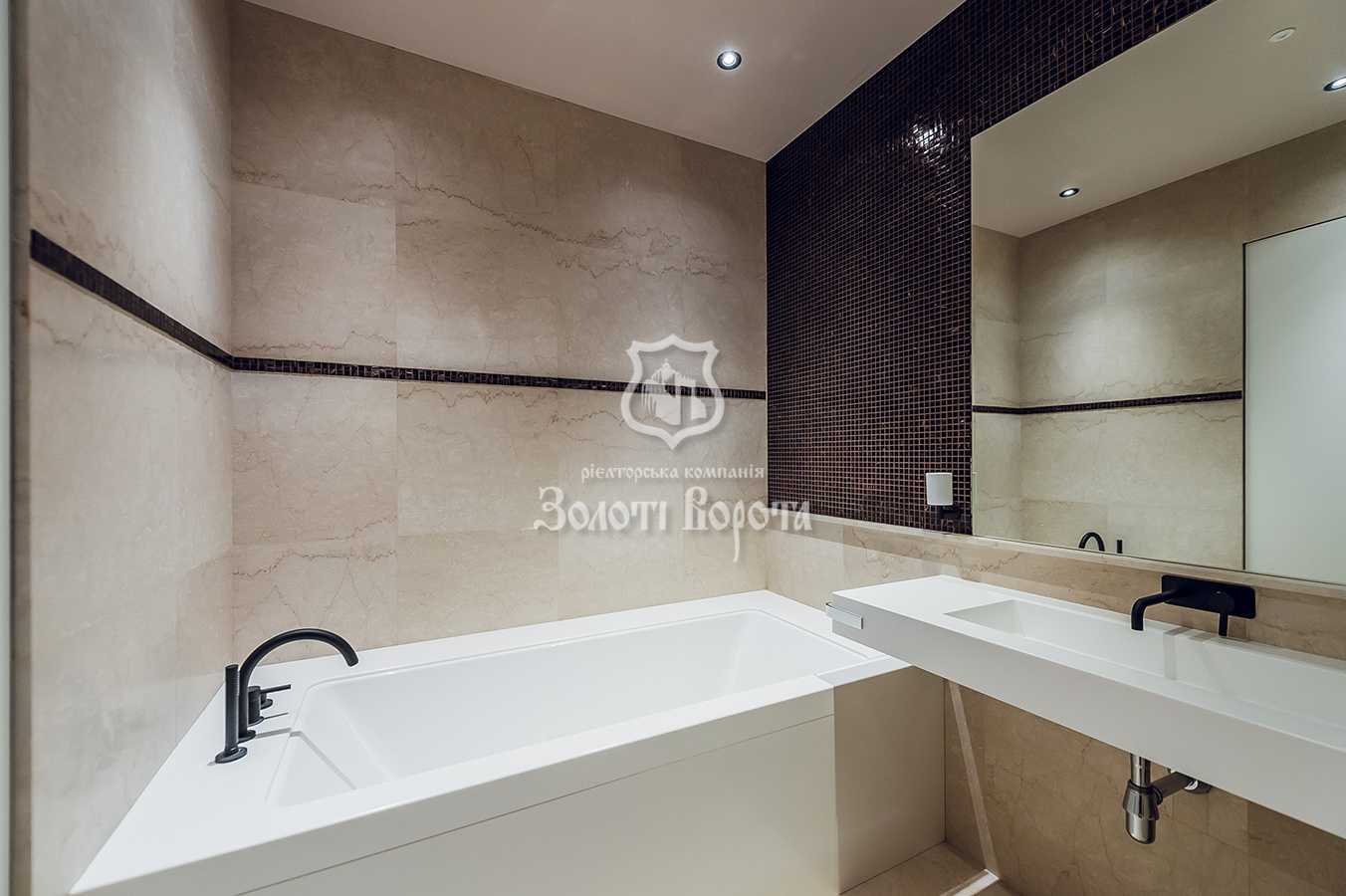 Продажа 4-комнатной квартиры 211 м², Евгения Коновальца ул., 36Е