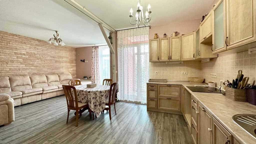 Продажа 3-комнатной квартиры 83 м², Регенераторная ул., 4, КОРПУС 6