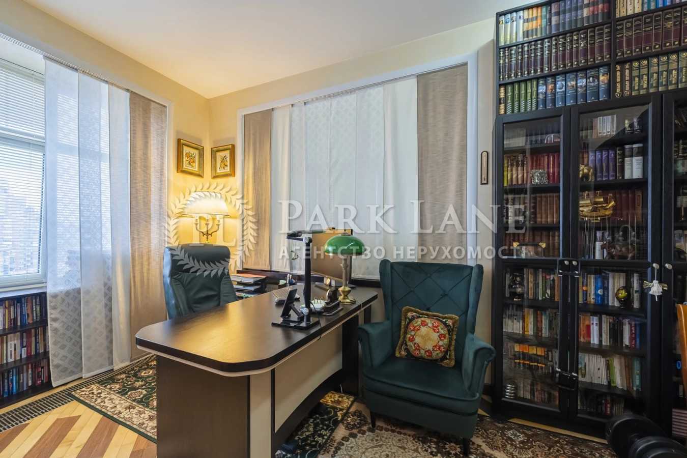 Продажа 4-комнатной квартиры 160 м², Панаса Мирного ул., 10