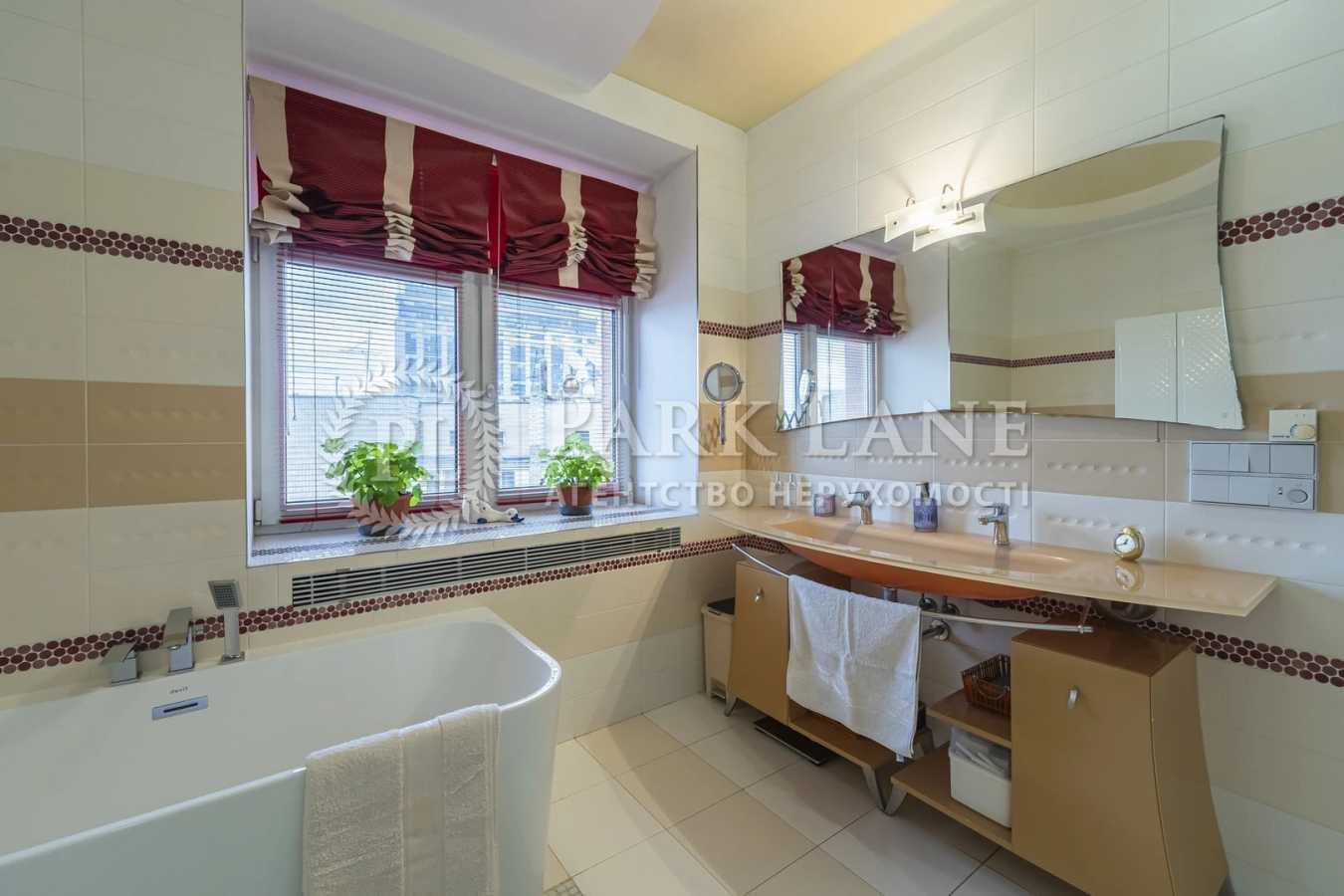 Продажа 4-комнатной квартиры 160 м², Панаса Мирного ул., 10