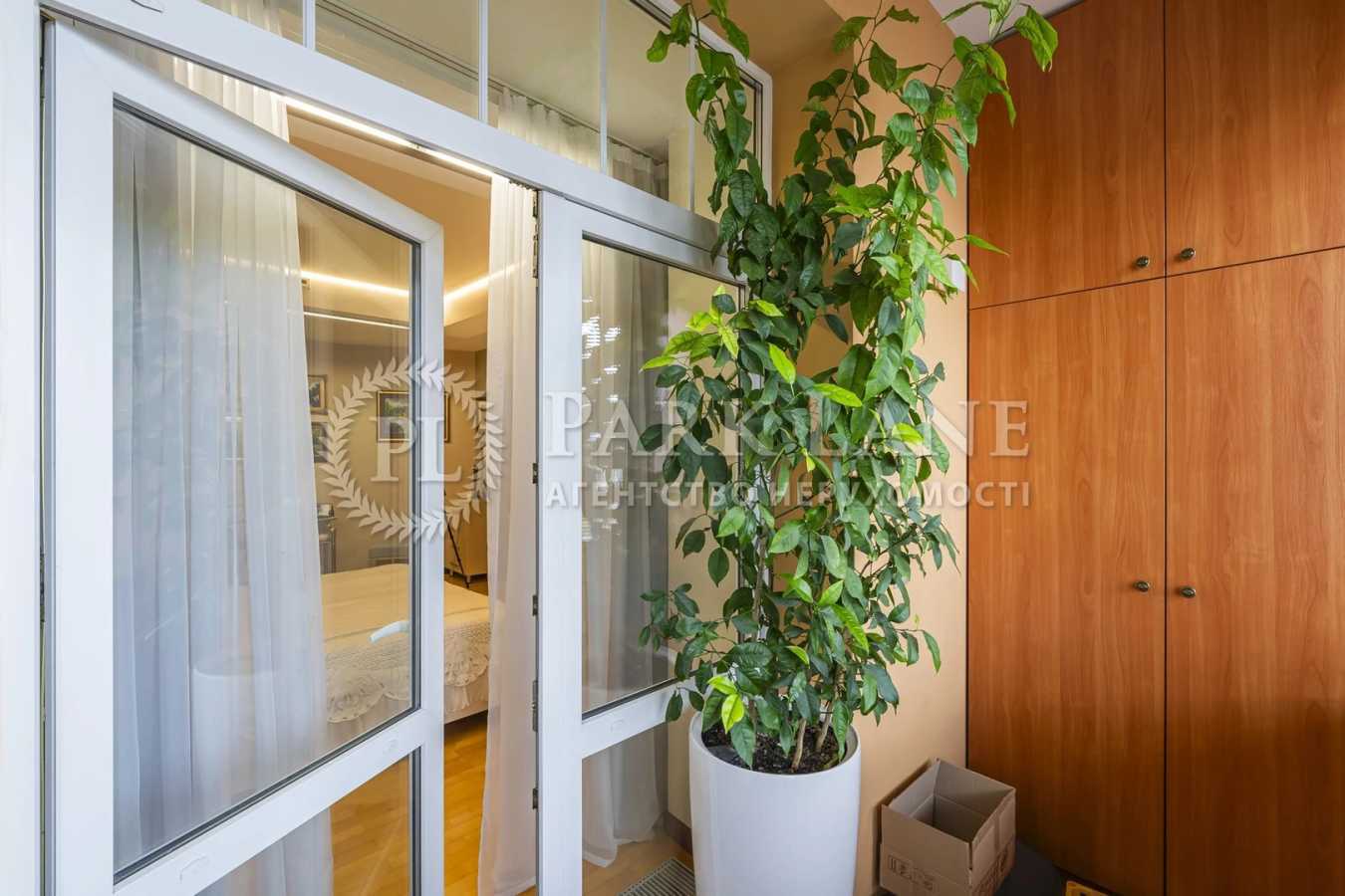 Продажа 4-комнатной квартиры 160 м², Панаса Мирного ул., 10