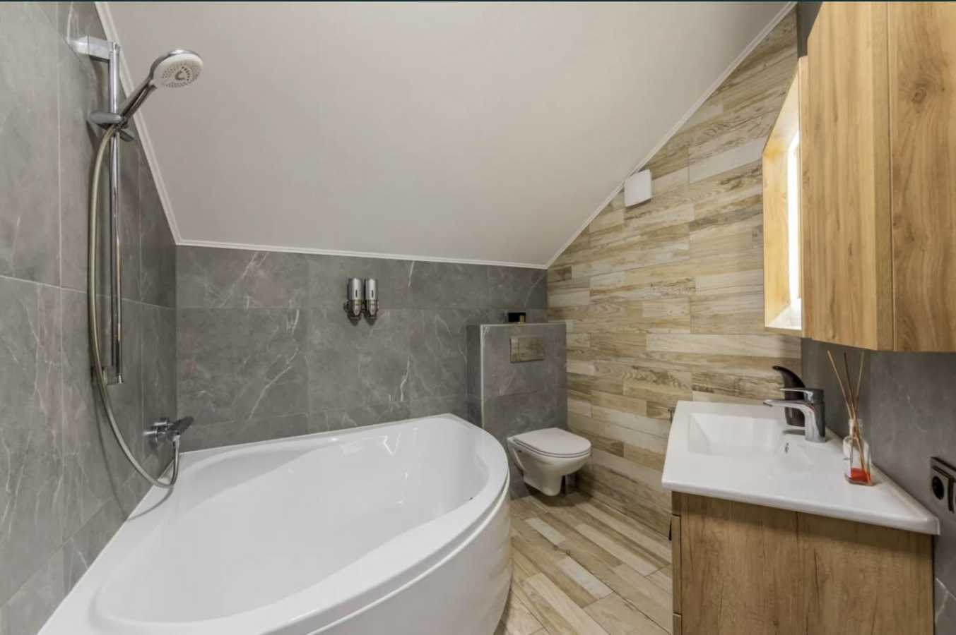 Продаж будинку 120 м², 2/10
