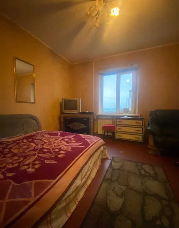 Продажа 3-комнатной квартиры 80 м², Уликовая ул., Харківське шосе, 180/21