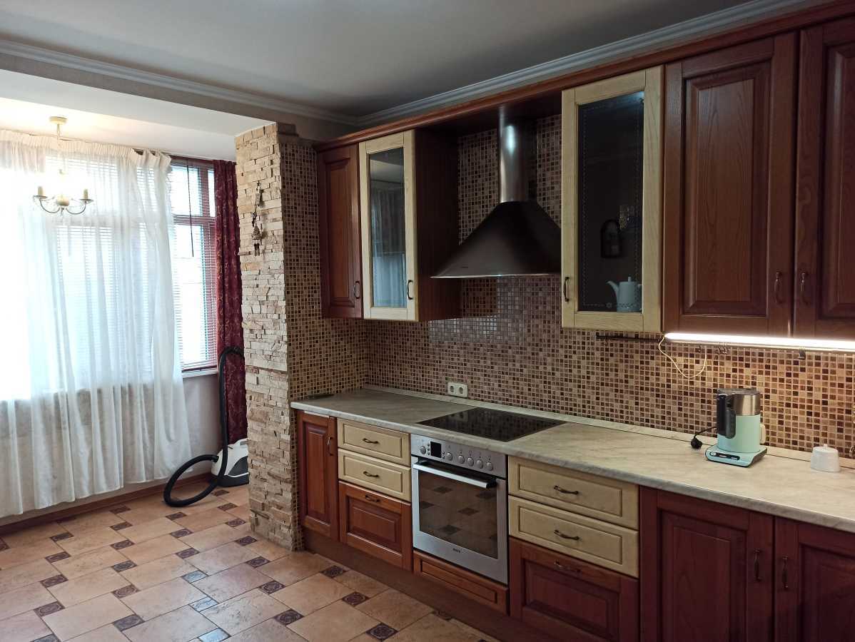 Оренда 4-кімнатної квартири 128 м², Микільсько-Слобідська вул., 2Б