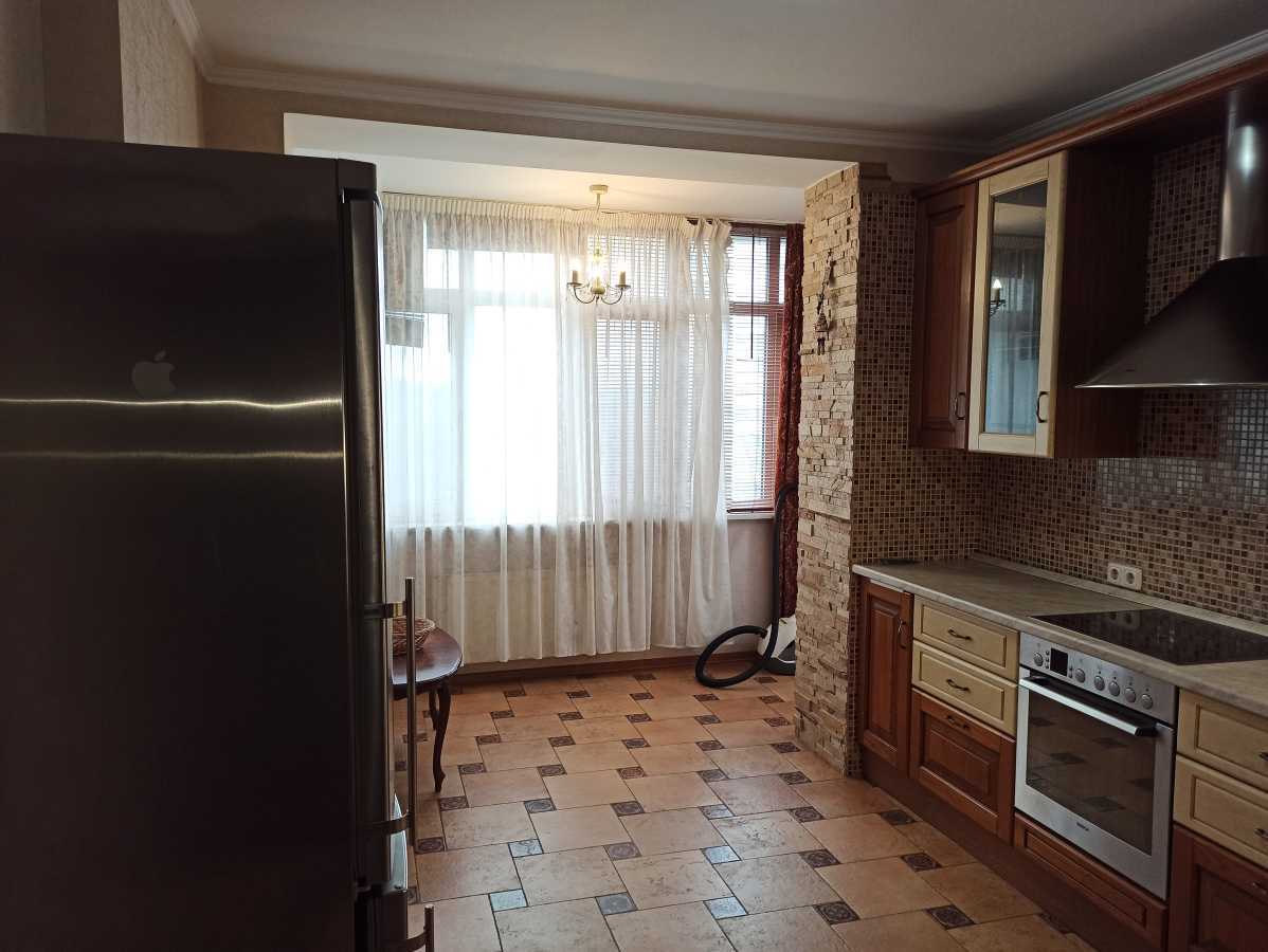 Оренда 4-кімнатної квартири 128 м², Микільсько-Слобідська вул., 2Б