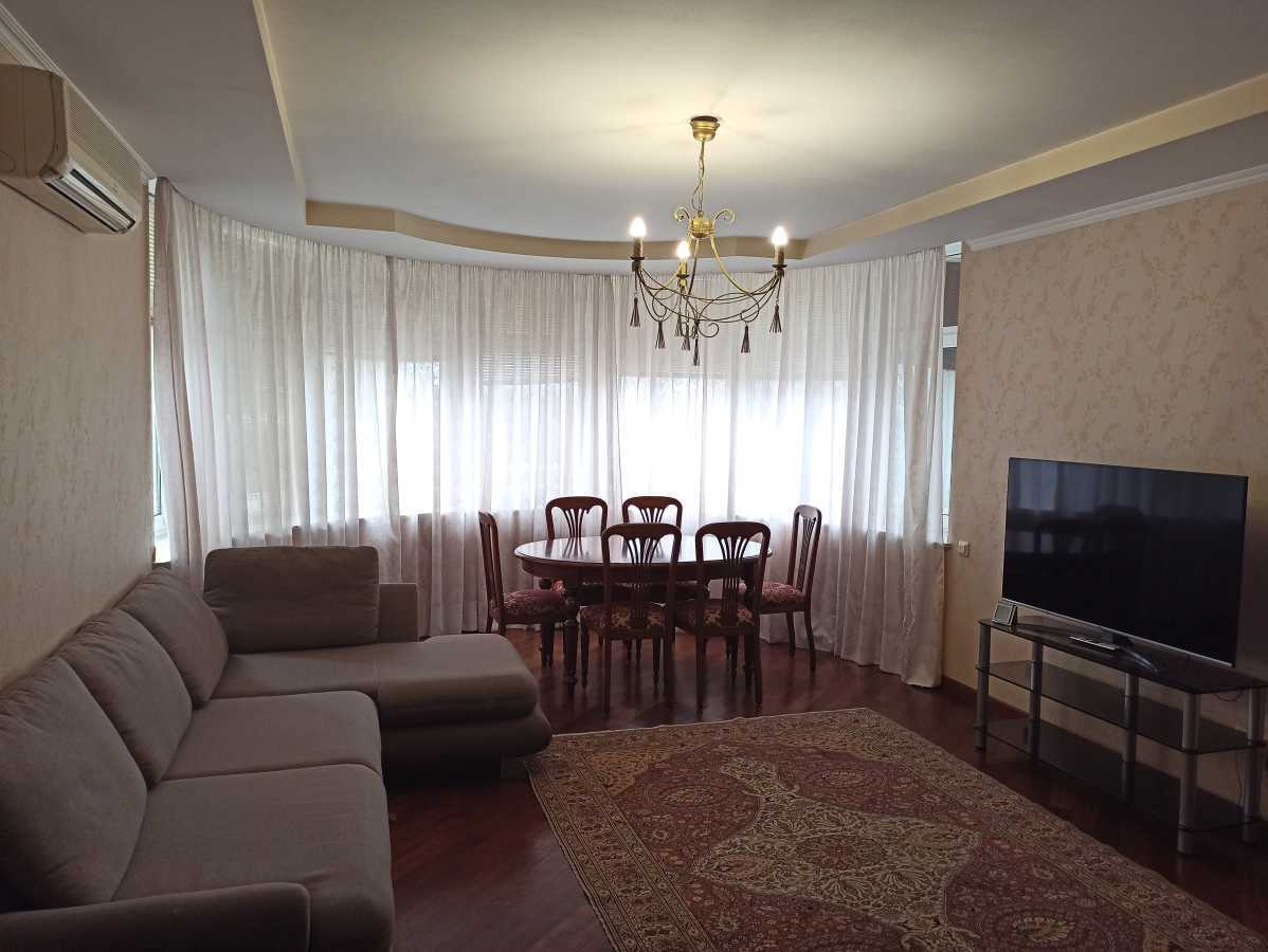 Оренда 4-кімнатної квартири 128 м², Микільсько-Слобідська вул., 2Б