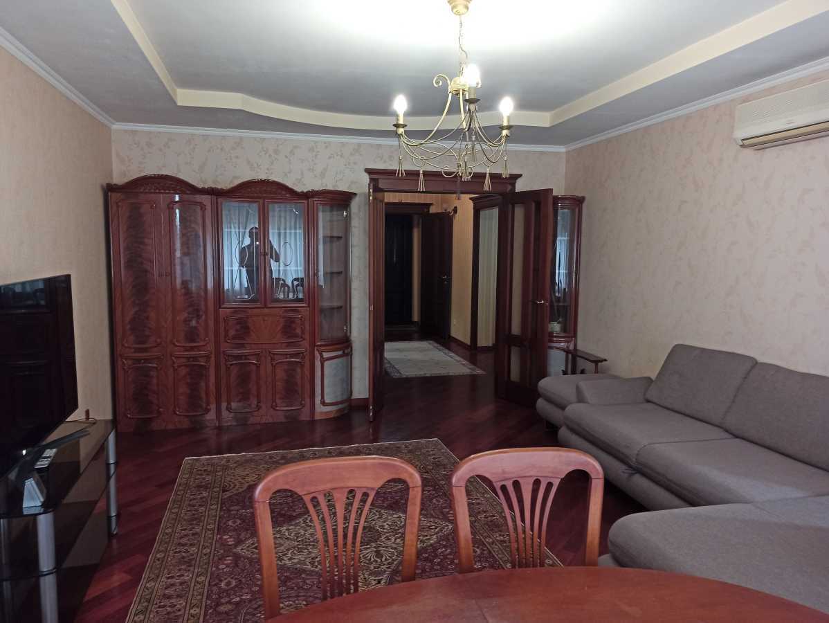 Оренда 4-кімнатної квартири 128 м², Микільсько-Слобідська вул., 2Б