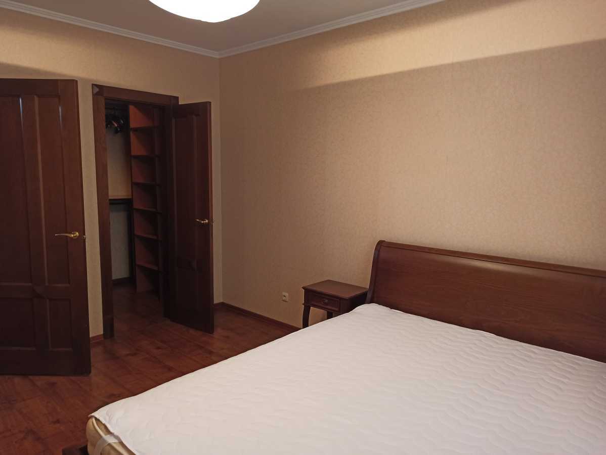 Оренда 4-кімнатної квартири 128 м², Микільсько-Слобідська вул., 2Б