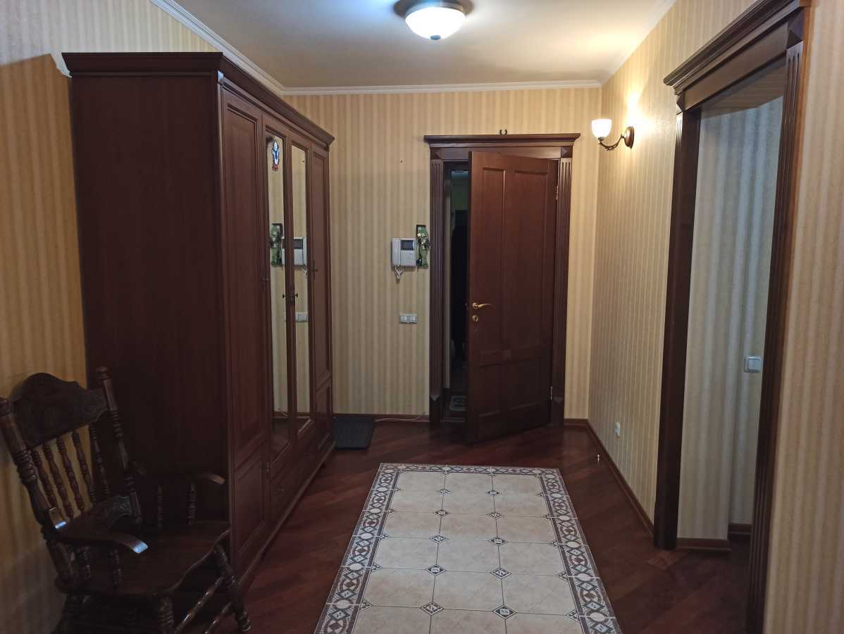 Оренда 4-кімнатної квартири 128 м², Микільсько-Слобідська вул., 2Б