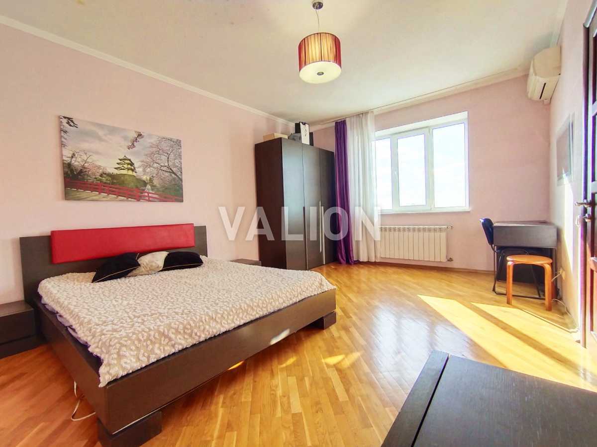 Продаж 4-кімнатної квартири 162 м², Анни Ахматової вул., 13Д