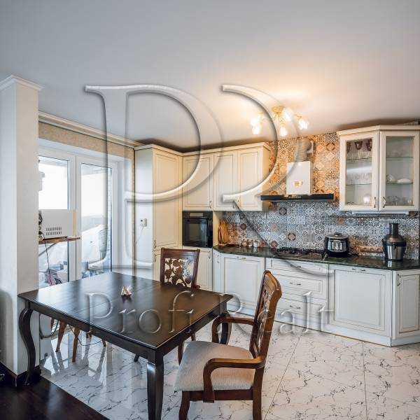 Продаж 2-кімнатної квартири 73 м², Теплична вул., 38