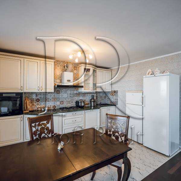 Продаж 2-кімнатної квартири 73 м², Теплична вул., 38