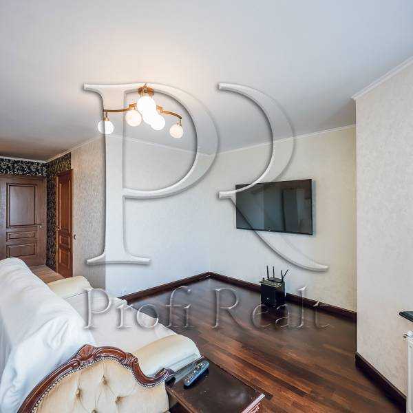 Продаж 2-кімнатної квартири 73 м², Теплична вул., 38