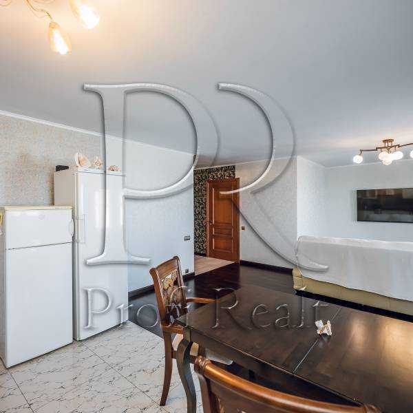 Продаж 2-кімнатної квартири 73 м², Теплична вул., 38