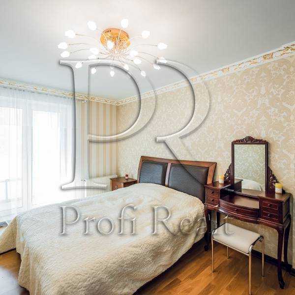 Продаж 2-кімнатної квартири 73 м², Теплична вул., 38