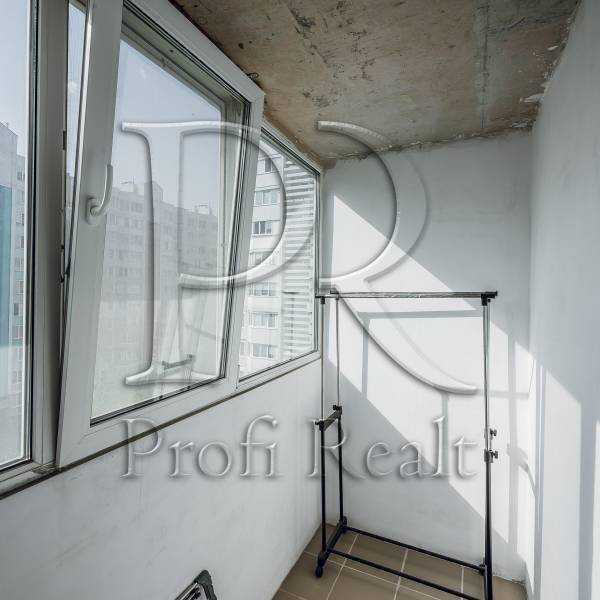 Продаж 2-кімнатної квартири 73 м², Теплична вул., 38