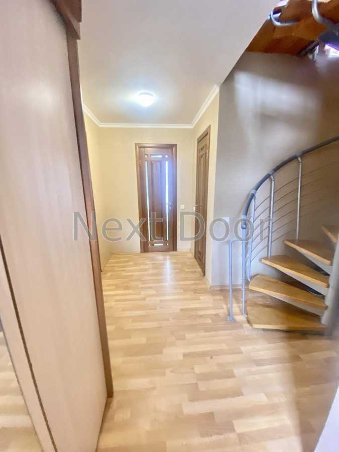 Продажа дома 200 м², улица південна, 1