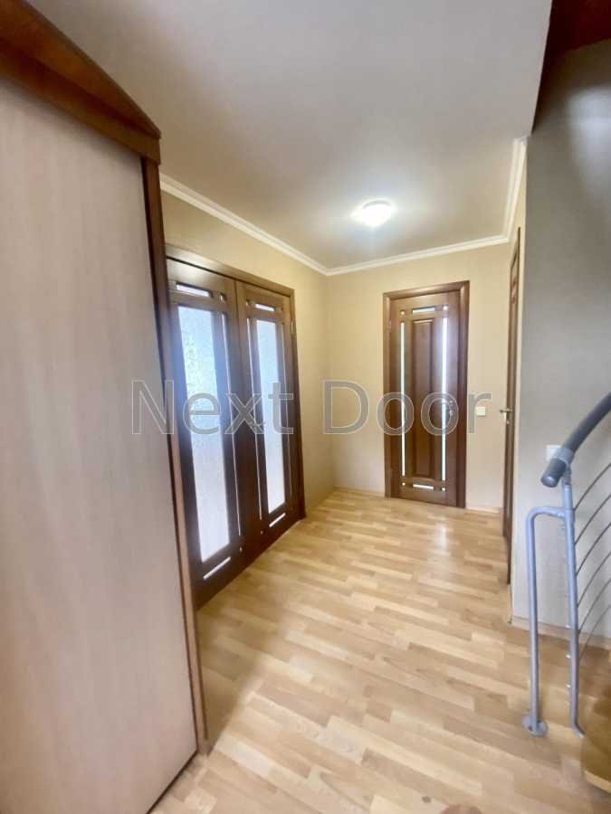 Продажа дома 200 м², улица південна, 1