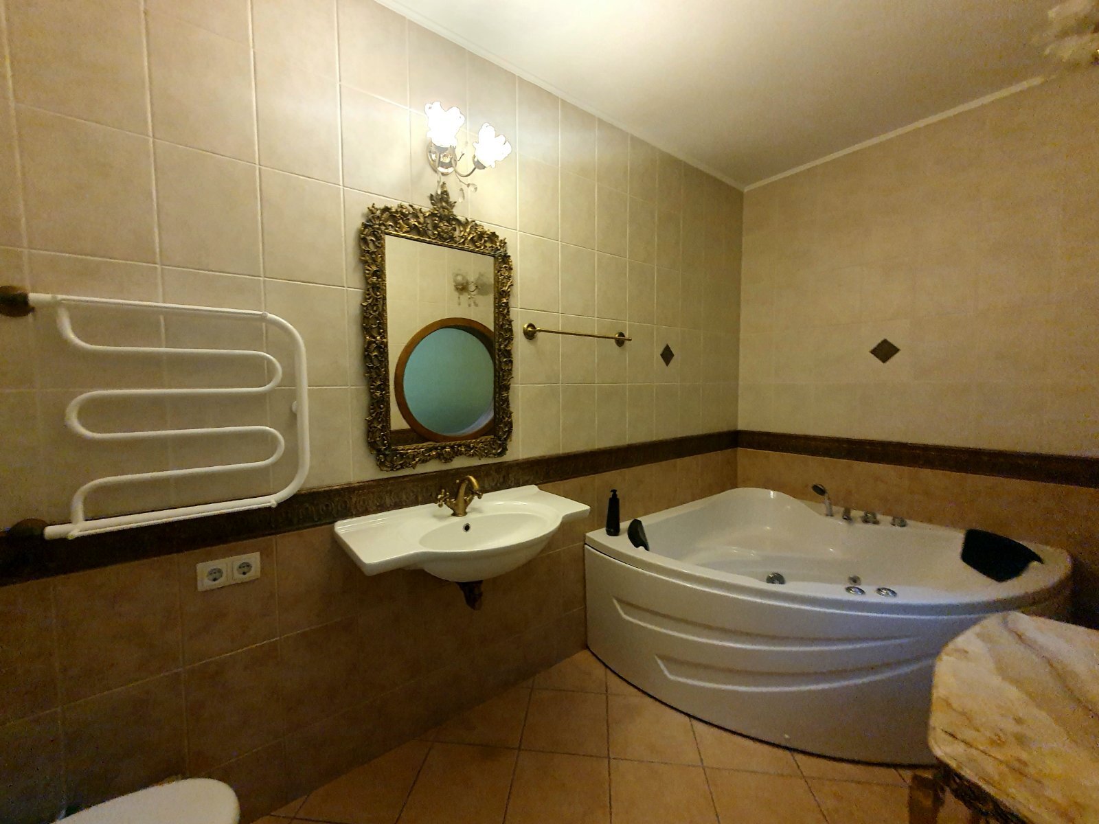 Оренда 3-кімнатної квартири 200 м², Костянтинівська вул.